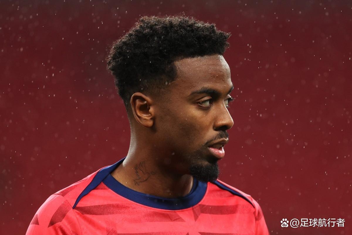 开云官网-窗口期法甲传出新动向，西汉姆主帅复盘，管理层表态——球迷炸锅，年轻球员得到机会(法甲盘口的水位研究)