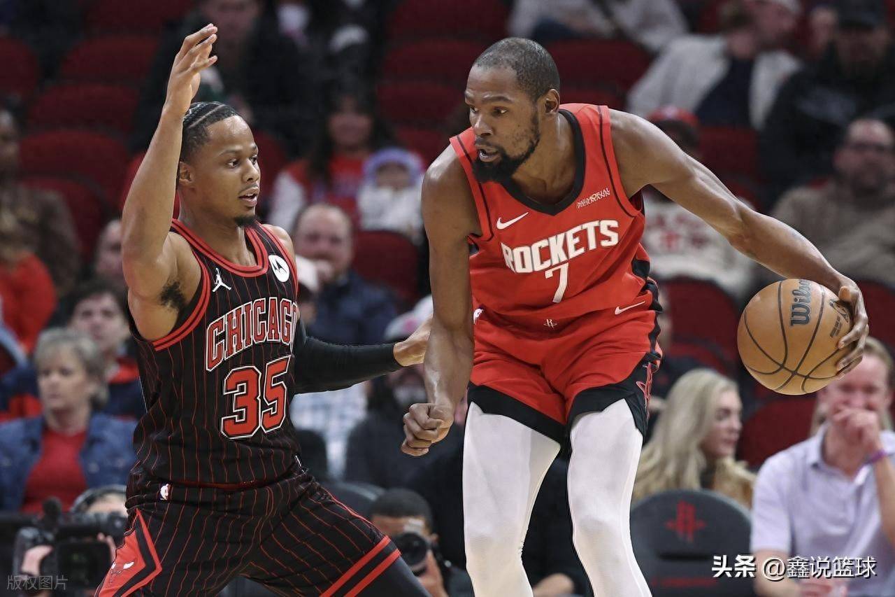 关于杜兰特在公牛比赛中问鼎冠军转会期波尔图战术微调，这操作让人直呼：库里连续十五场比赛得分超过惊艳表现的信息