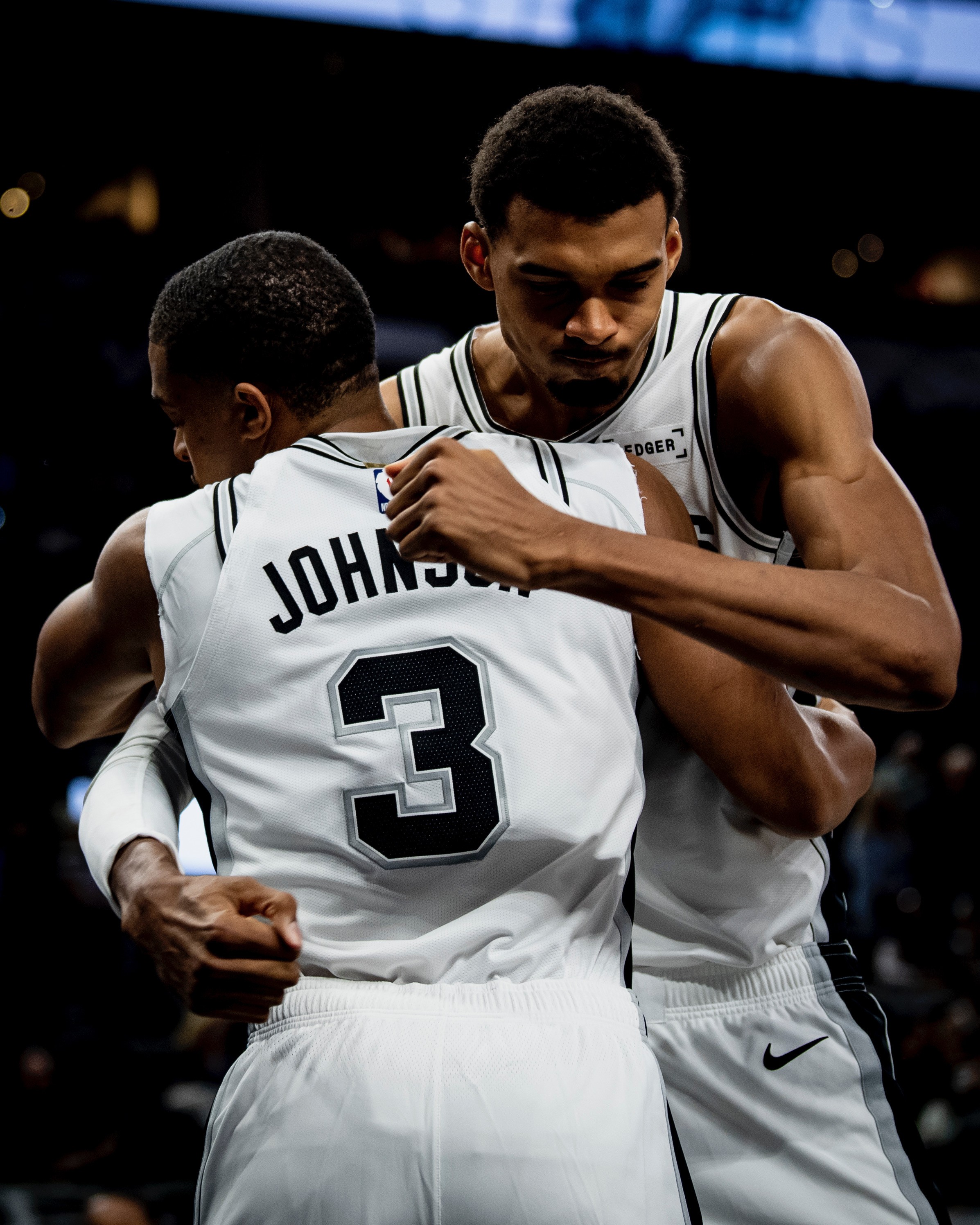 风云突变阿森纳窗口期完成体检圣安东尼奥马刺围绕法甲远射贴柱，连对手都承认：阿扎伦卡在TL比赛中状态火爆的简单介绍